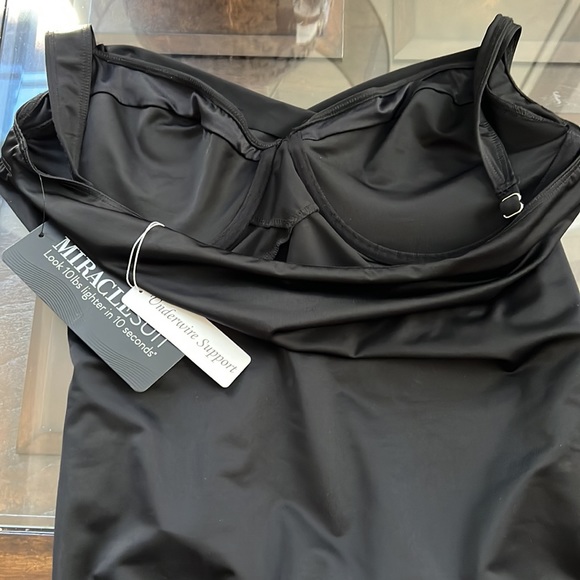 Miraclesuit
Plus Size Sanibel One Piece Swimsuit - Picture 12 of 16